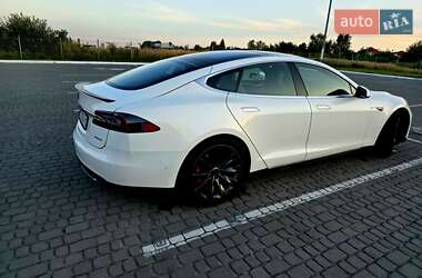 Лифтбек Tesla Model S 2015 в 