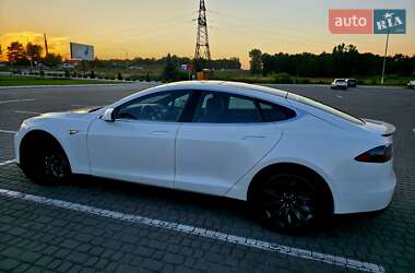 Лифтбек Tesla Model S 2015 в 