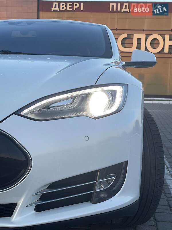 Ліфтбек Tesla Model S 2015 в Львові