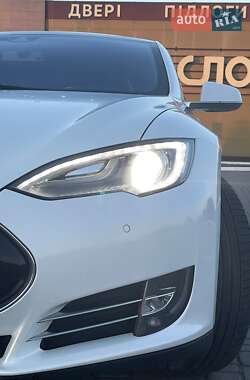 Лифтбек Tesla Model S 2015 в 