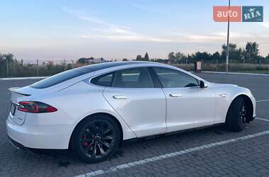 Лифтбек Tesla Model S 2015 в 
