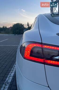 Лифтбек Tesla Model S 2015 в 