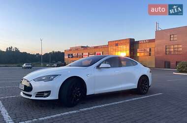 Лифтбек Tesla Model S 2015 в 