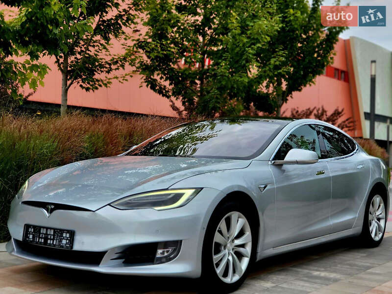 Лифтбек Tesla Model S 2017 в 