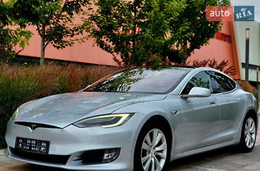 Лифтбек Tesla Model S 2017 в 