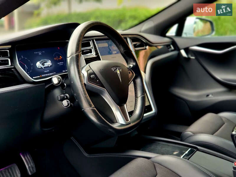 Ліфтбек Tesla Model S 2017 в Києві