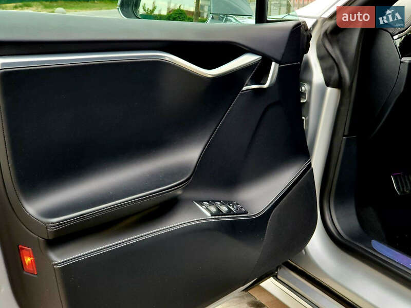 Ліфтбек Tesla Model S 2017 в Києві