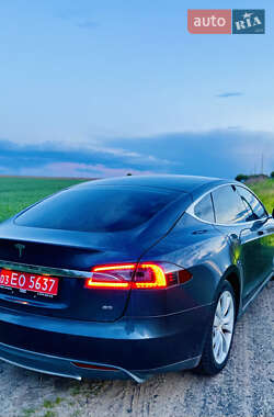 Лифтбек Tesla Model S 2015 в Луцке