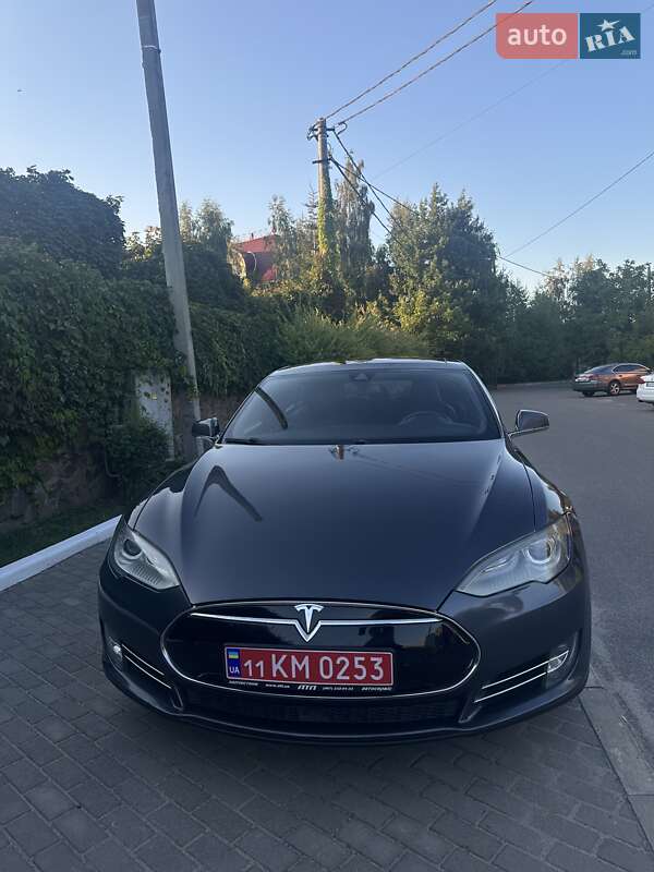 Лифтбек Tesla Model S 2015 в Киеве