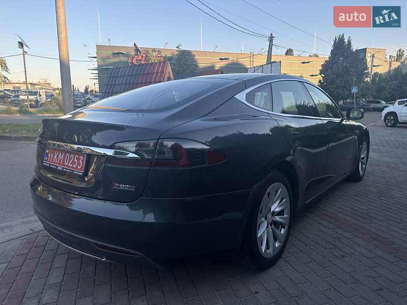 Лифтбек Tesla Model S 2015 в Киеве