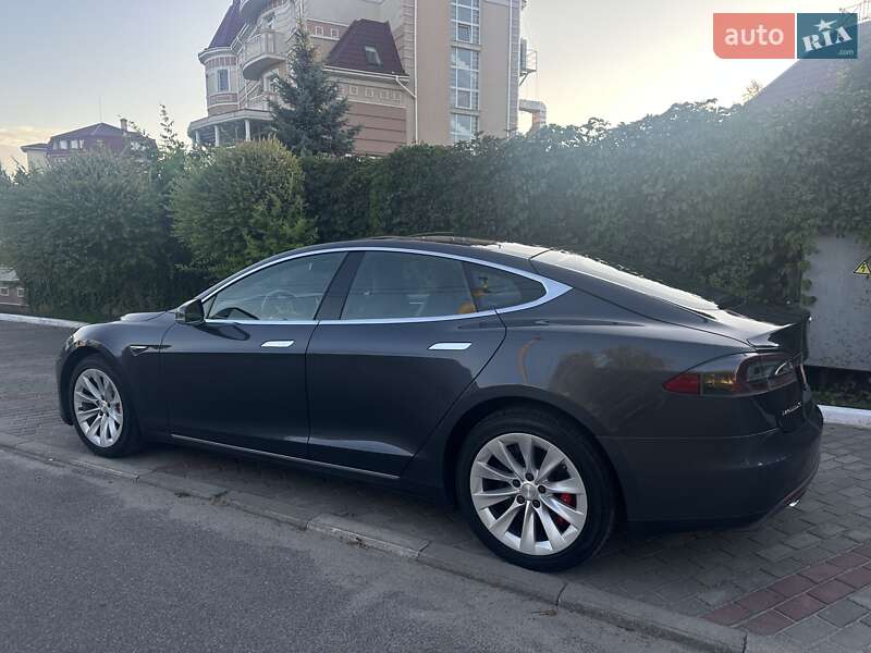 Лифтбек Tesla Model S 2015 в Киеве