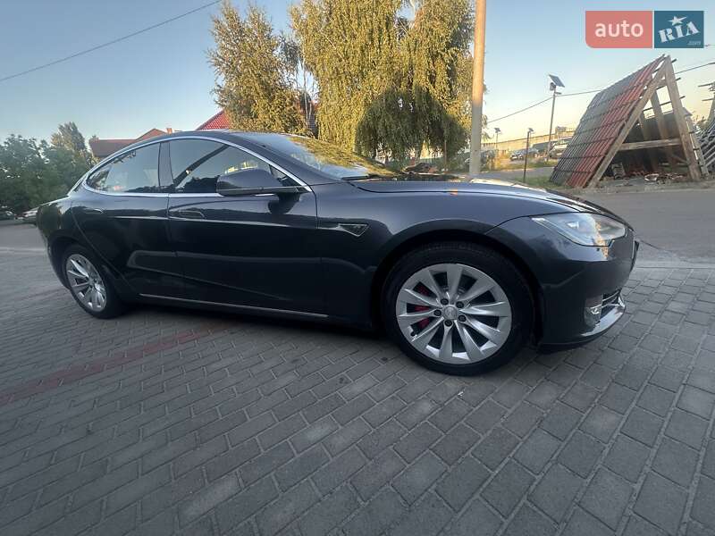 Лифтбек Tesla Model S 2015 в Киеве