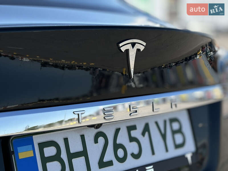 Лифтбек Tesla Model S 2017 в Одессе
