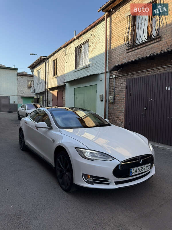 Tesla Model S 2013