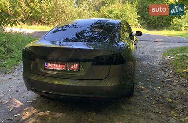 Лифтбек Tesla Model S 2015 в 