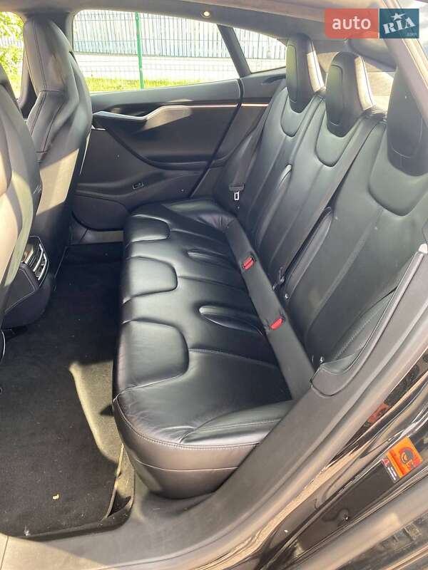 Лифтбек Tesla Model S 2015 в Киеве