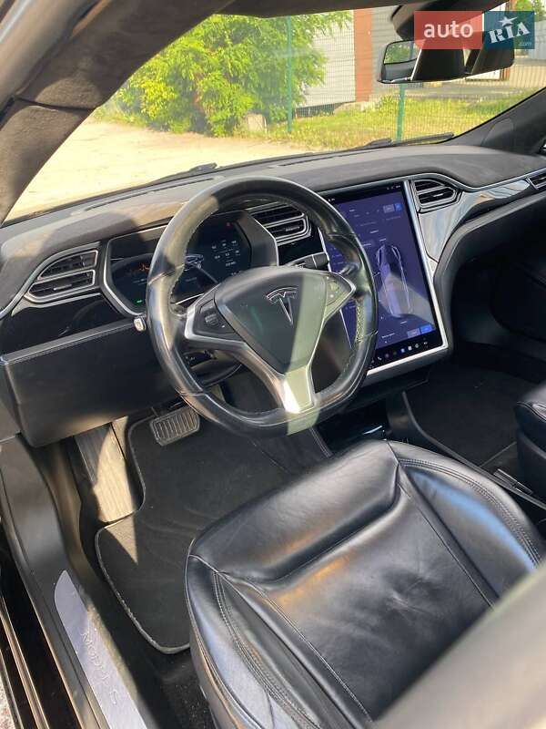 Лифтбек Tesla Model S 2015 в Киеве
