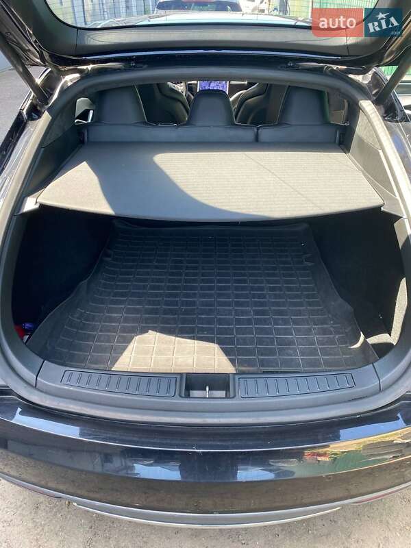 Лифтбек Tesla Model S 2015 в Киеве