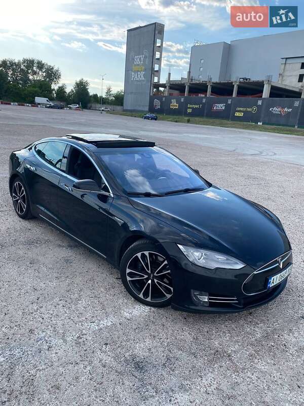 Tesla Model S 2015