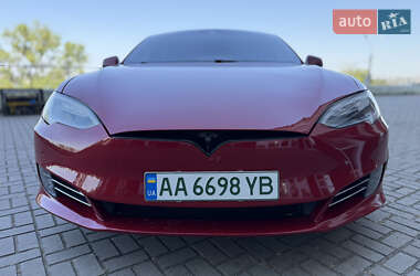 Лифтбек Tesla Model S 2016 в 