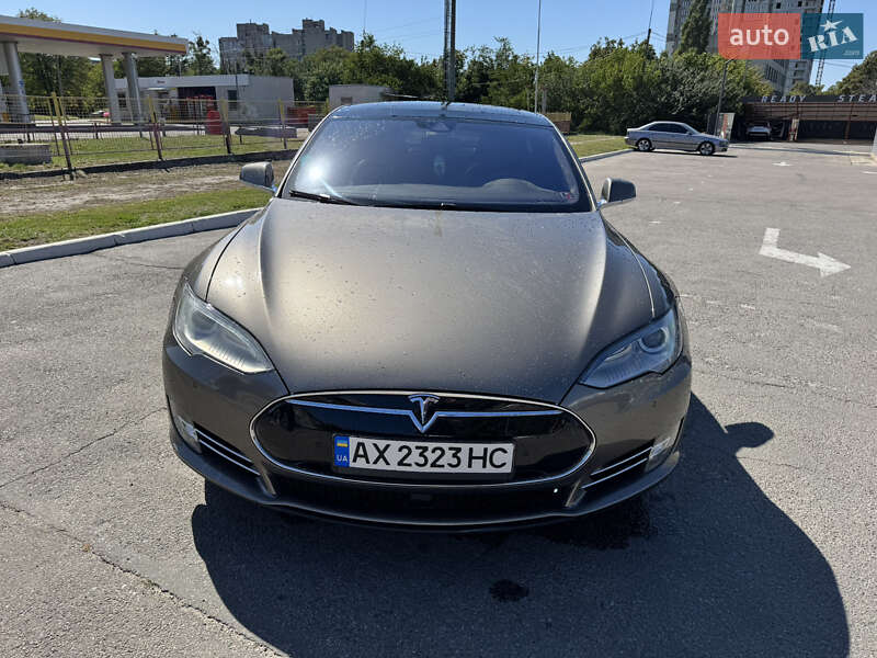 Лифтбек Tesla Model S 2016 в Харькове