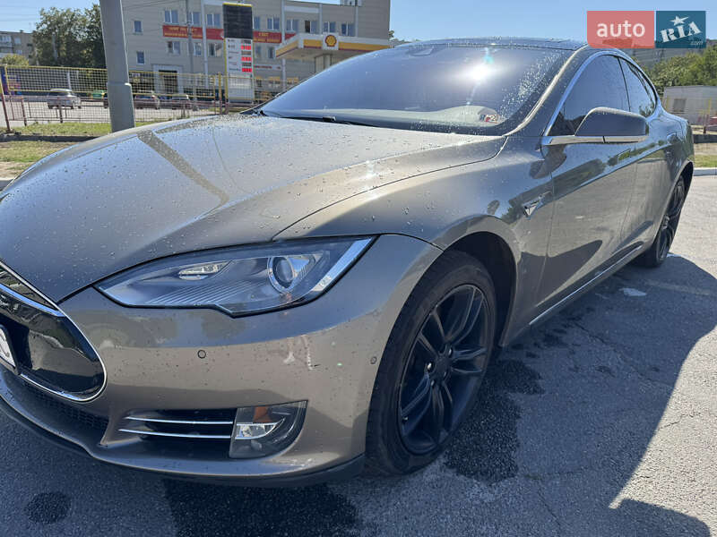 Ліфтбек Tesla Model S 2016 в Харкові