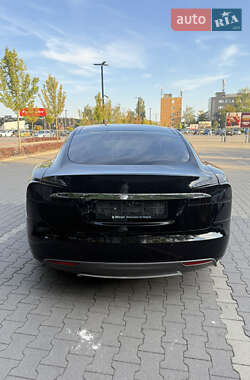 Лифтбек Tesla Model S 2013 в 