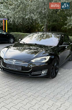 Лифтбек Tesla Model S 2013 в 