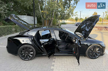 Лифтбек Tesla Model S 2013 в 