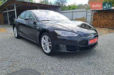 Лифтбек Tesla Model S 2015 в 