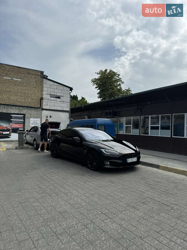 Ліфтбек Tesla Model S 2016 в Львові