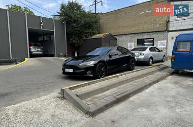 Лифтбек Tesla Model S 2016 в Львове