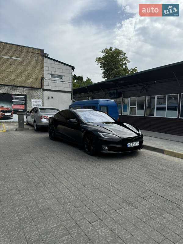 Tesla Model S 2016