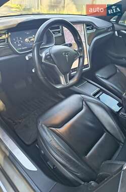 Лифтбек Tesla Model S 2015 в 