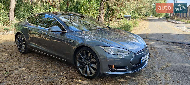 Лифтбек Tesla Model S 2014 в Киеве фото 13 Лифтбек Tesla Model S 2014 в Киеве