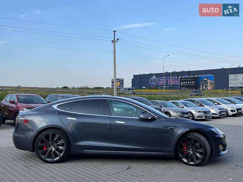 Лифтбек Tesla Model S 2019 в Львове