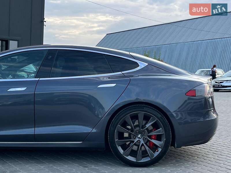 Лифтбек Tesla Model S 2019 в Львове
