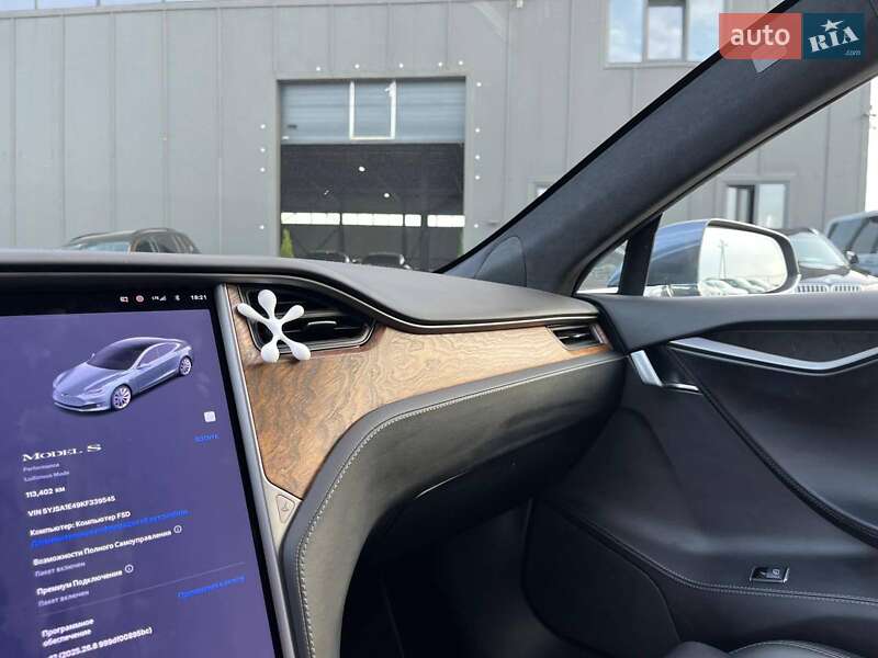 Лифтбек Tesla Model S 2019 в Львове