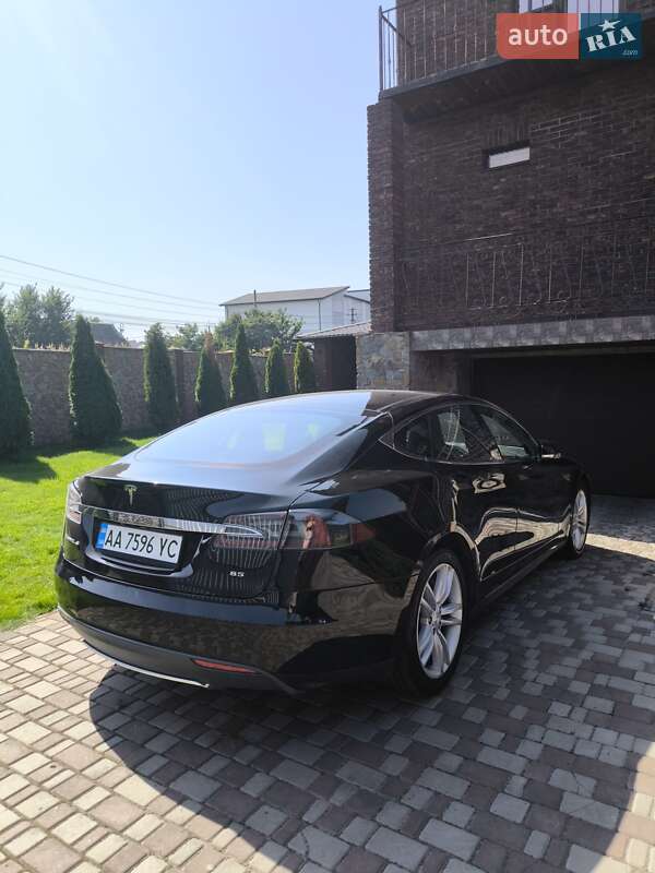 Лифтбек Tesla Model S 2015 в Киеве