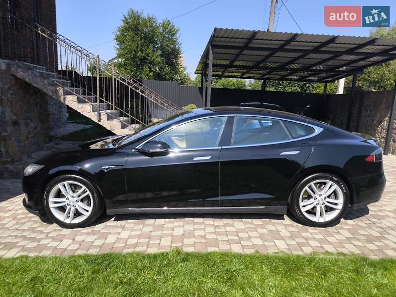 Лифтбек Tesla Model S 2015 в Киеве