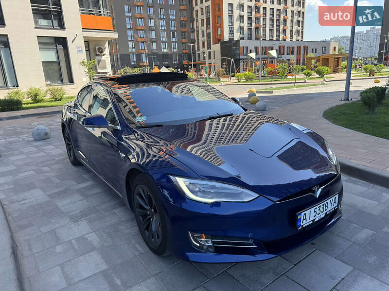 Лифтбек Tesla Model S 2016 в Киеве фото 5 Лифтбек Tesla Model S 2016 в Киеве