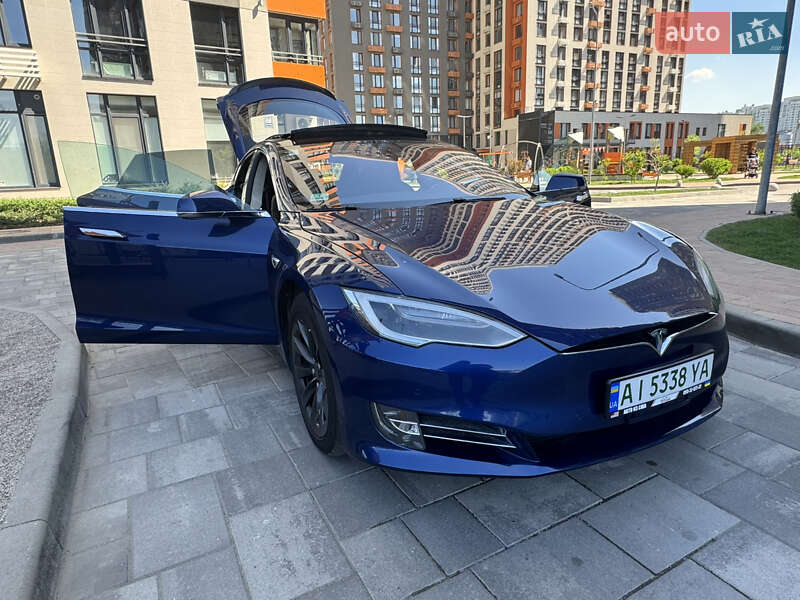 Лифтбек Tesla Model S 2016 в Киеве фото 16 Лифтбек Tesla Model S 2016 в Киеве