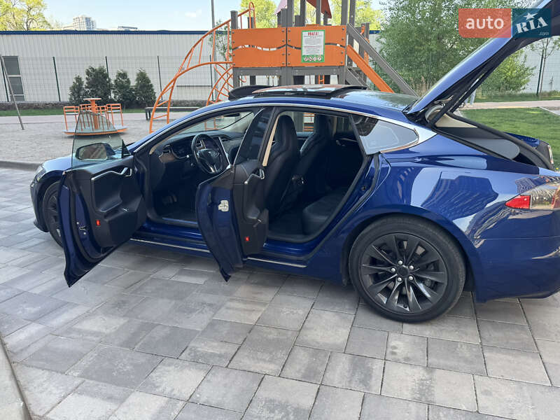 Лифтбек Tesla Model S 2016 в Киеве фото 19 Лифтбек Tesla Model S 2016 в Киеве