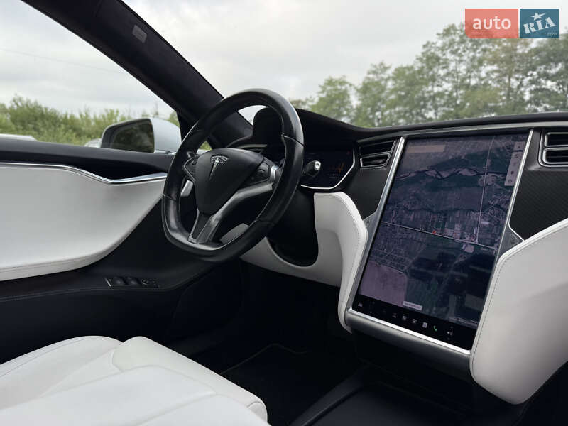 Лифтбек Tesla Model S 2017 в Ивано-Франковске