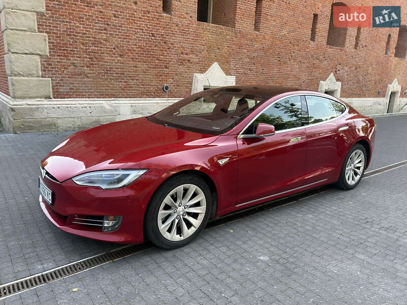 Ліфтбек Tesla Model S 2016 в 