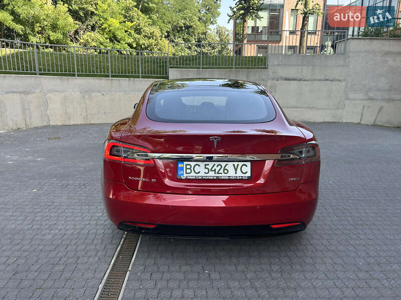 Лифтбек Tesla Model S 2016 в Львове