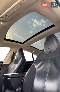 Лифтбек Tesla Model S 2014 в 