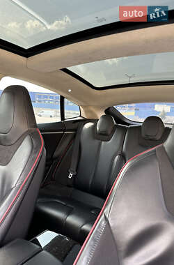 Лифтбек Tesla Model S 2014 в 