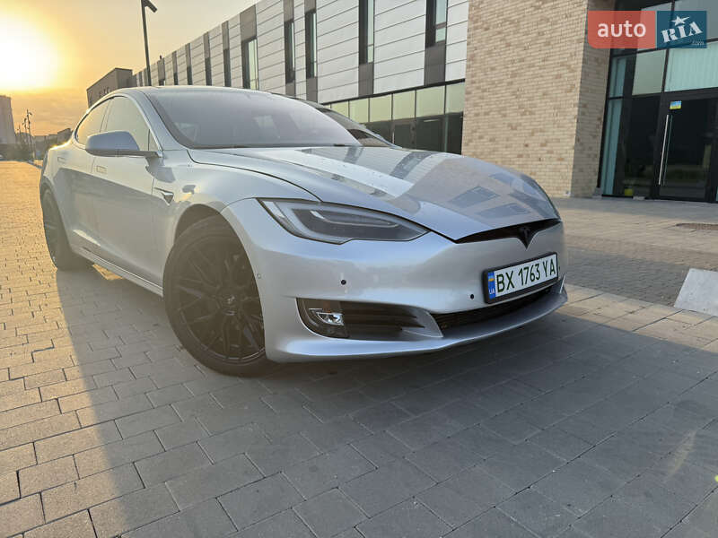 Лифтбек Tesla Model S 2017 в 