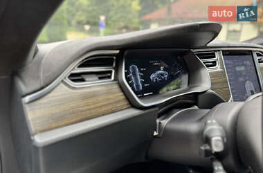Лифтбек Tesla Model S 2015 в 